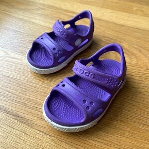 EUC Purple croc sandals for toddlers size 4